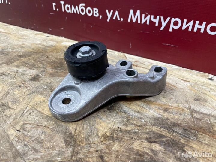 Кронштейн опоры двигателя Volkswagen Polo