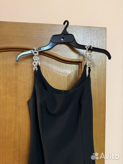 Платье силуэтное миди с камнями вечернее