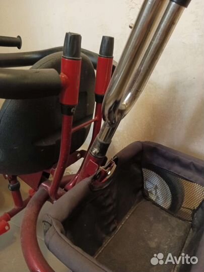 Детский трехколесный велосипед с ручкой