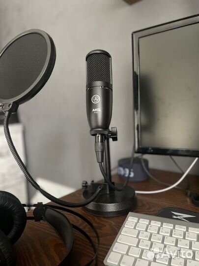 Конденсаторный студийный микрофон AKG P120 XLR