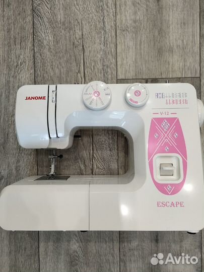 Швейная машина Janome Escape V-12