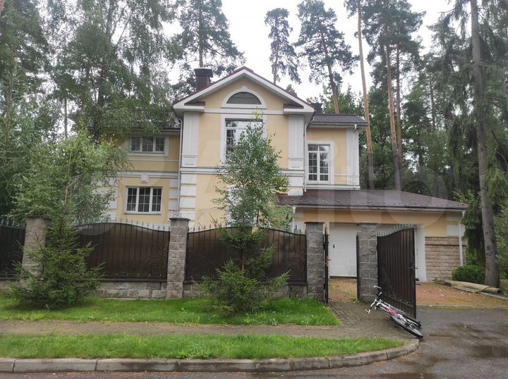 Дом 405 м² на участке 35 сот.