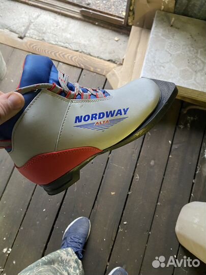 Лыжные ботинки