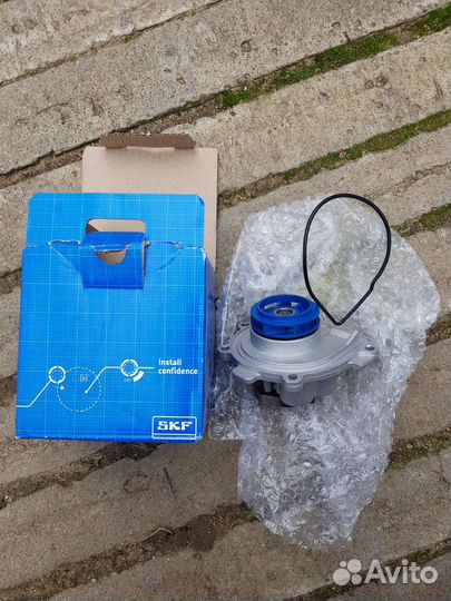 Помпа на chevrolet cruze 1.8