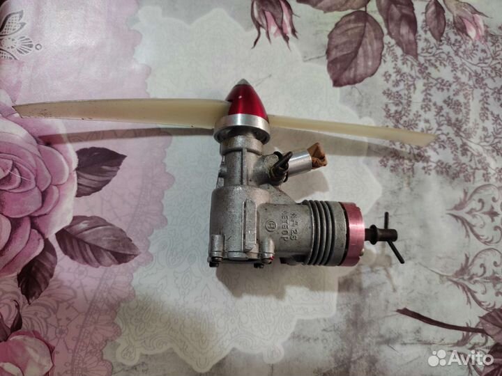 Авиамодельный двигатель