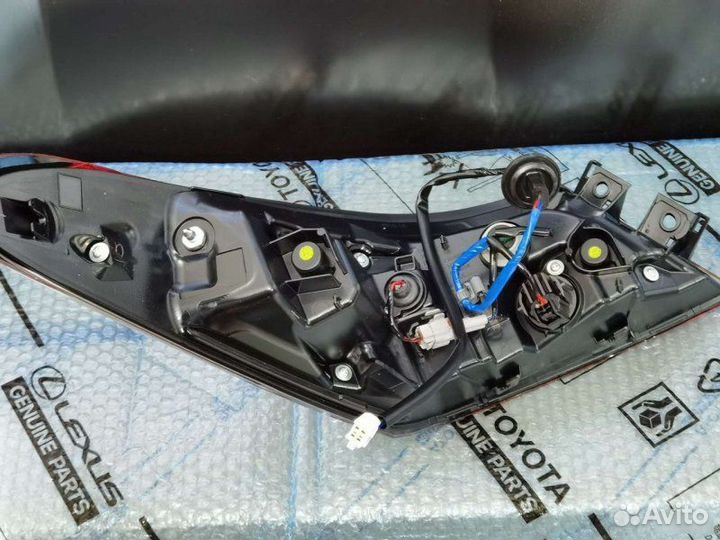 Фонарь правый Toyota Camry 70 17-22