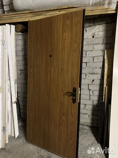 Металлическая дверь бу