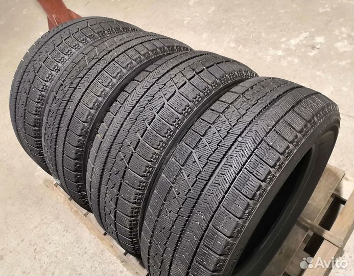 Bridgestone Blizzak VRX 215/60 R16