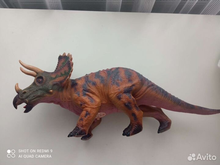 Игрушка динозавр трицератопс большой
