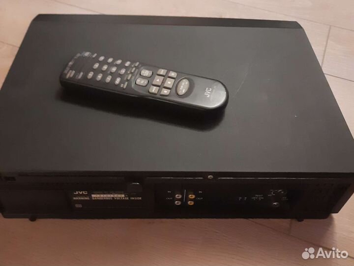 Видеомагнитофон jvc