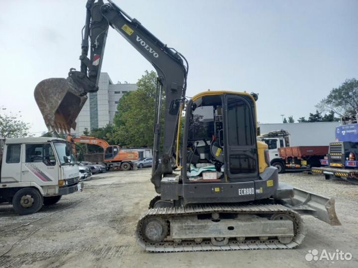 Гусеничный экскаватор Volvo ECR88, 2022