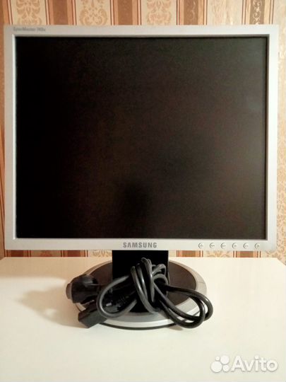 Монитор Samsung 740N 17