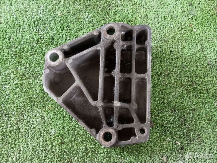 Кронштейн кондиционера Opel Astra G Z18XE