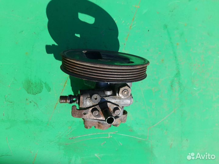 Насос гидроусилителя на Mitsubishi Space Wagon