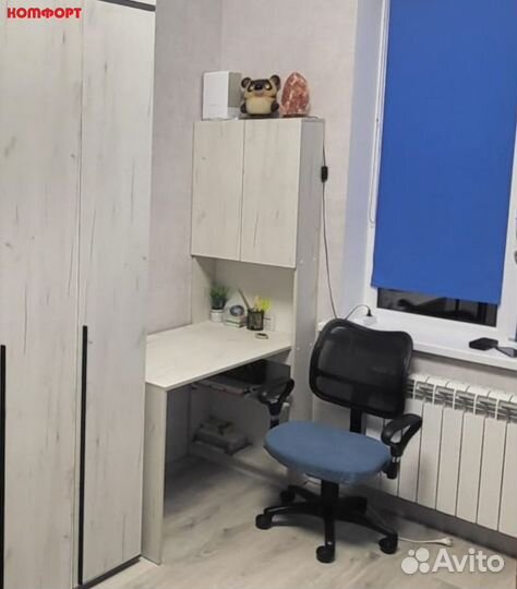 Письменный стол со стеллажом