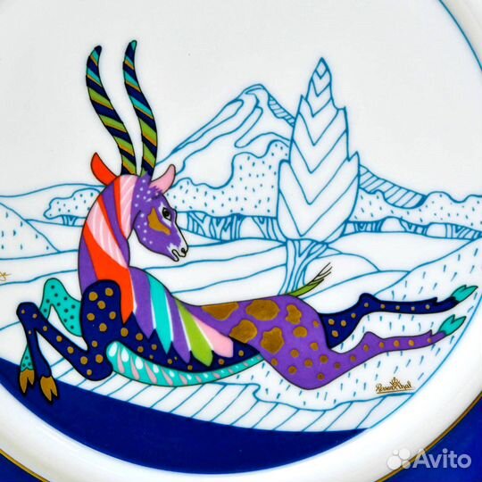 Фарфоровая тарелка