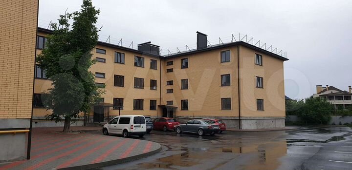 2-к. квартира, 63 м², 1/3 эт.