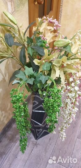 Ваза большая напольная с лилиями