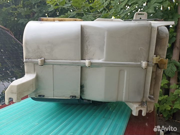 Корпус радиатора печки Nissan avenir 1992