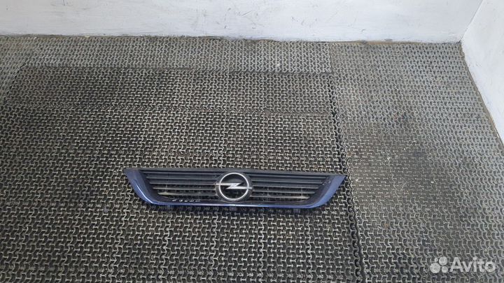 Решетка радиатора Opel Vectra B, 1997