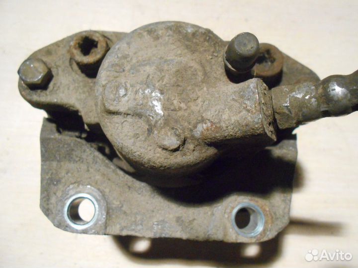 Суппорт передний правый (Renault Logan)