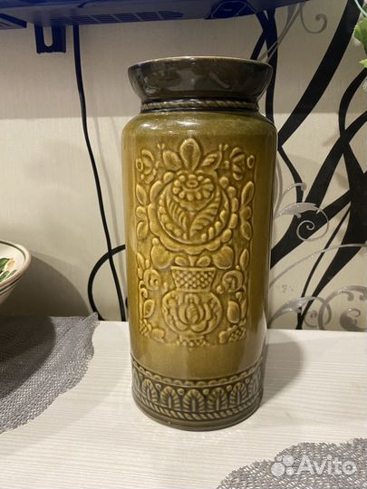 Старая ваза под цветы