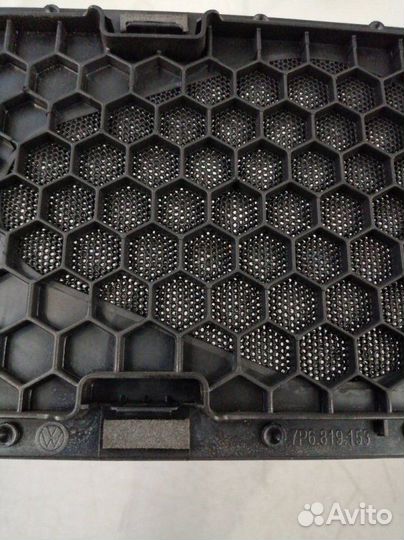 Крышка динамика на торпедо Volkswagen Touareg 7P5