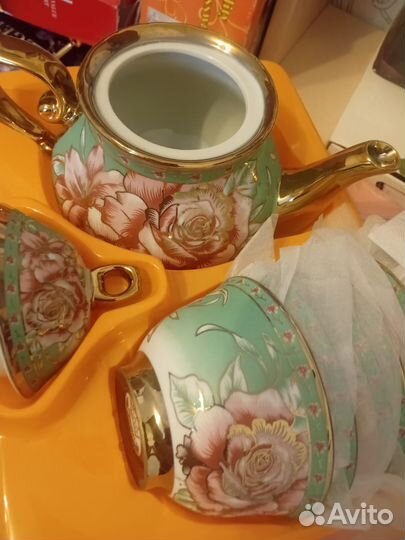 Чайник с пиалами