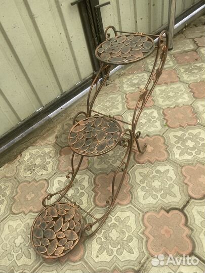 Подставка металлическая для цветка