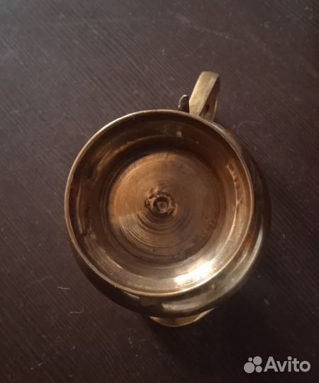 Небольшой кувшин из латуни