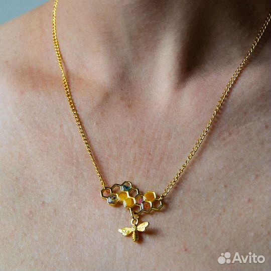 Кулон соты с пчелкой