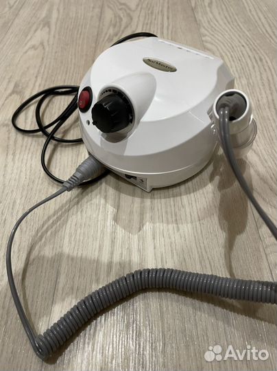 Аппарат для маникюра и педикюра