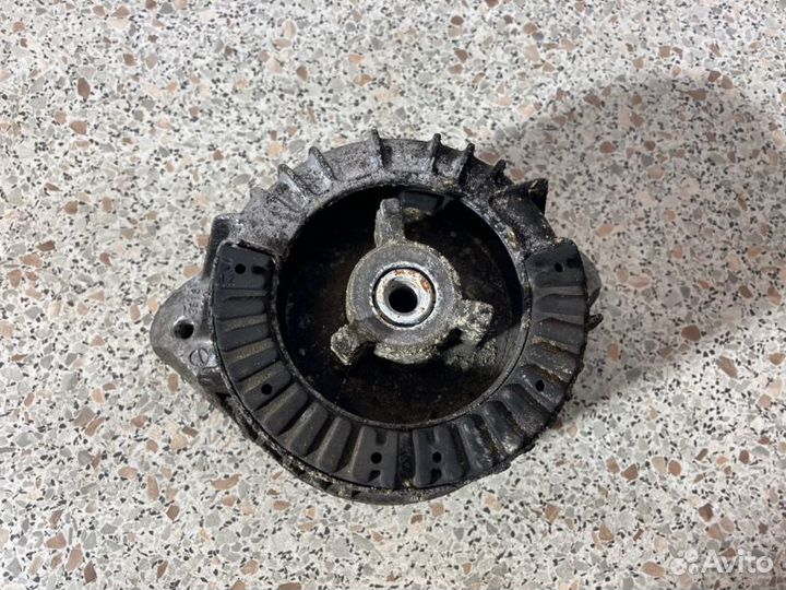 Подушка крепления двигателя Mercedes E-Class W212