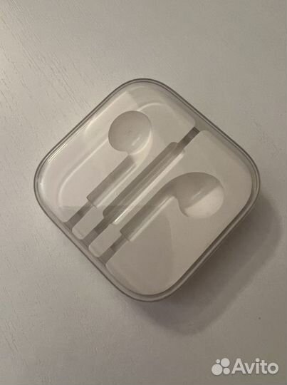 Коробочка для наушников Apple с разъемом mini-jack