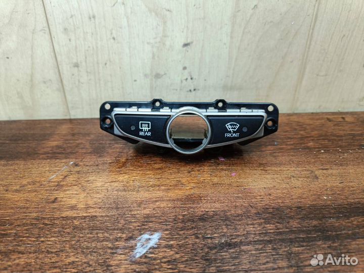 Кнопка подогрева Hyundai Solaris 1 (ящик 04)