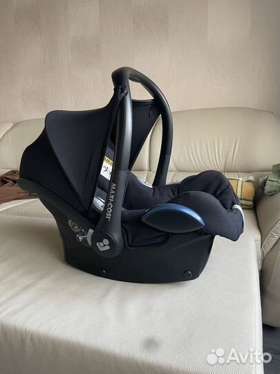 Автолюлька Maxi-Cosi Cabrio Fix и адаптеры