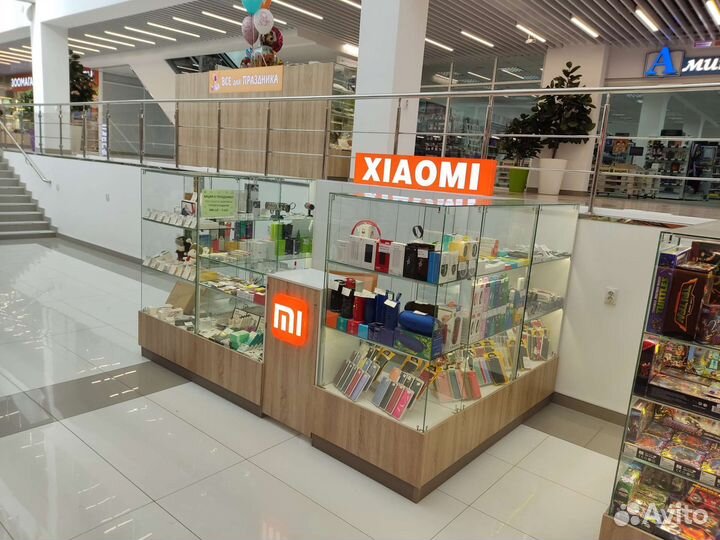 Торговый остров с подсветкой и световыми коробами