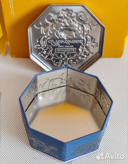 Банка жестяная