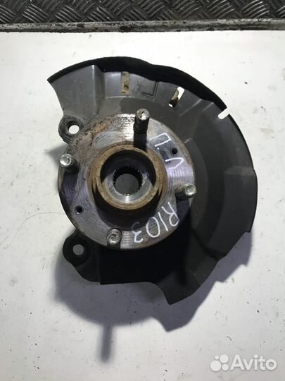 Кулак передний левый Kia Rio 3