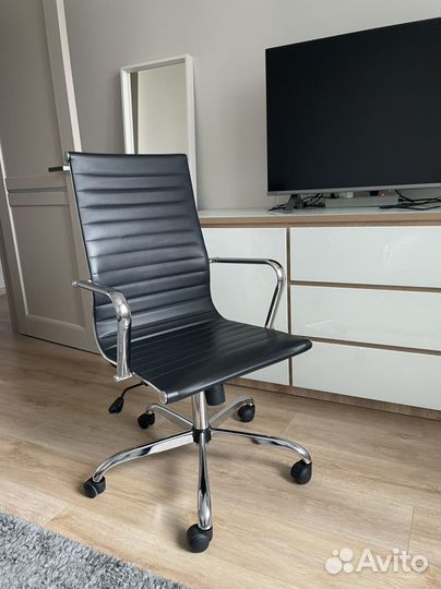 Офисное кресло