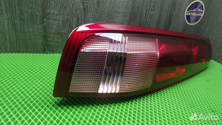 Фонарь задний левый внешний Nissan X-Trail T30