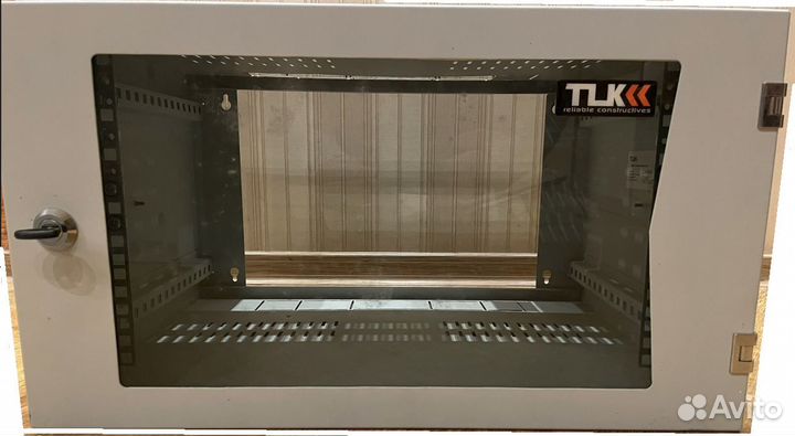 Телекоммуникационный шкаф настенный 19 6u