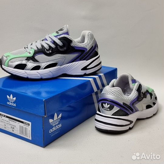 Кроссовки adidas женские