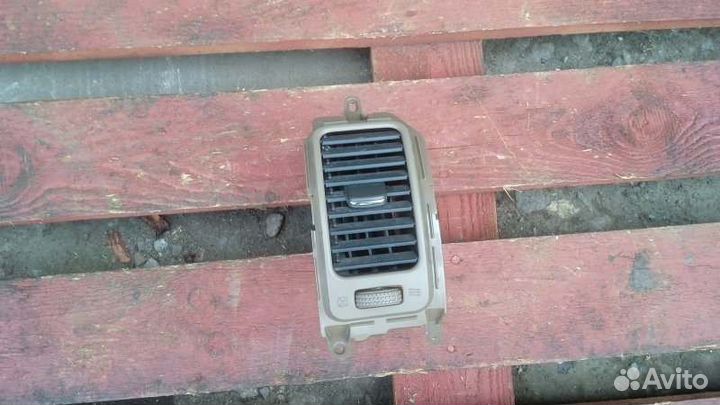 Дефлектор в торпедо левый Nissan Pathfinder R51