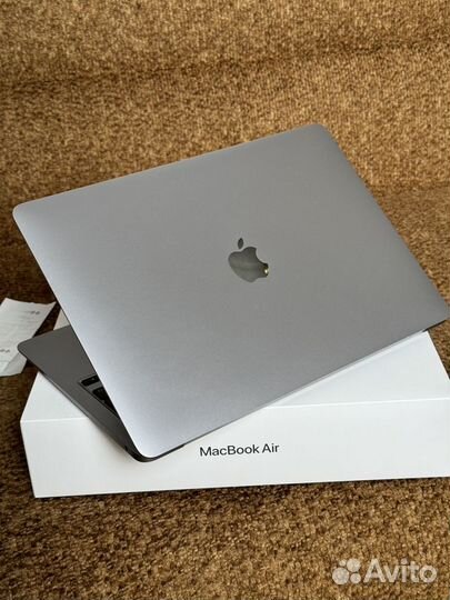 Macbook air 13 2020 i3 256gb