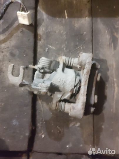 Суппорта задние Nissan Almera N 15