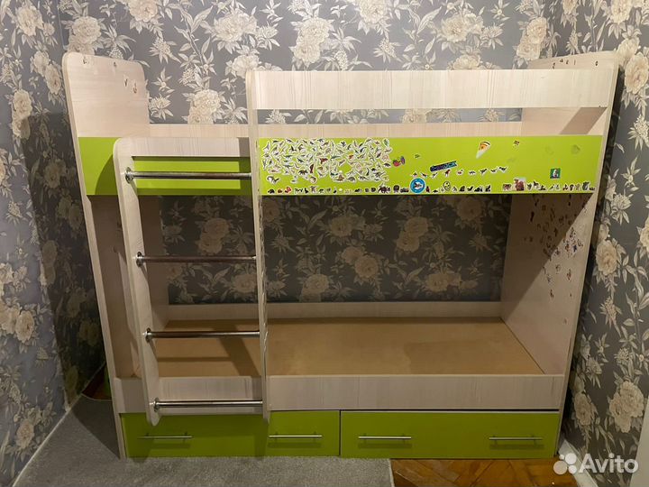 Двухъярусная кровать