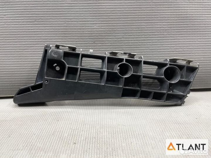 Крепление бампера передняя левая toyota prius