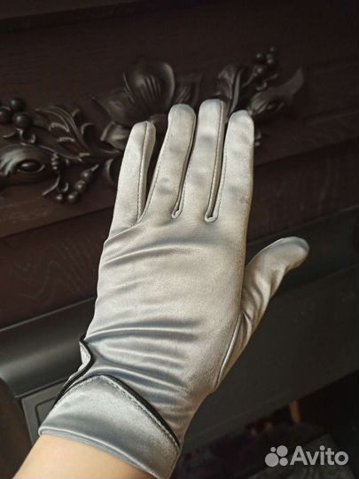 Перчатки женские тканевые серебристые