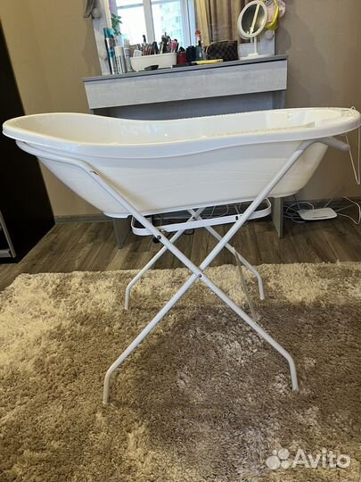 Ванночка для малыша с подставкой